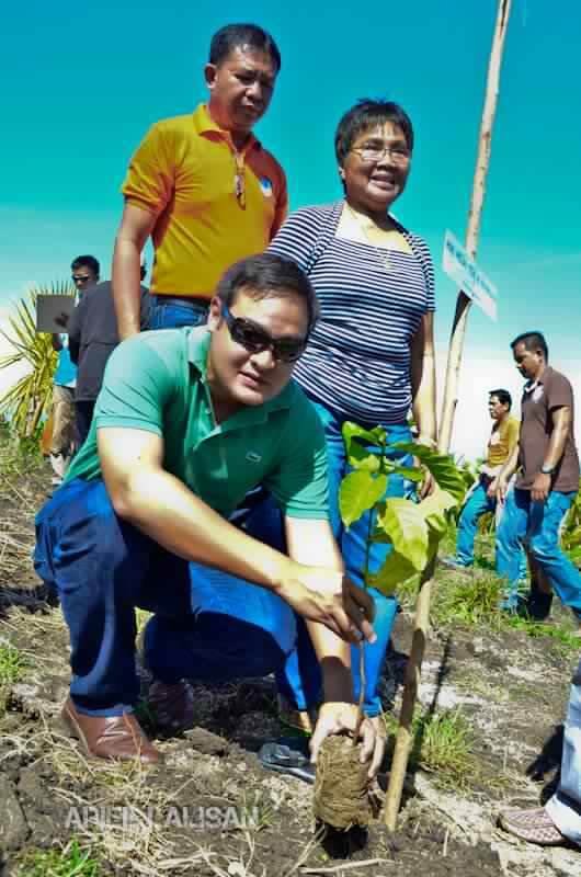 governor migs dominguez tree planting ngp